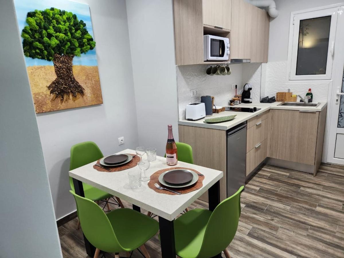 Cozy Apartment Metaxourgeio Greendom Athena Bagian luar foto